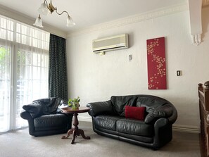 Suite – executive | Oppholdsområde | LED-TV