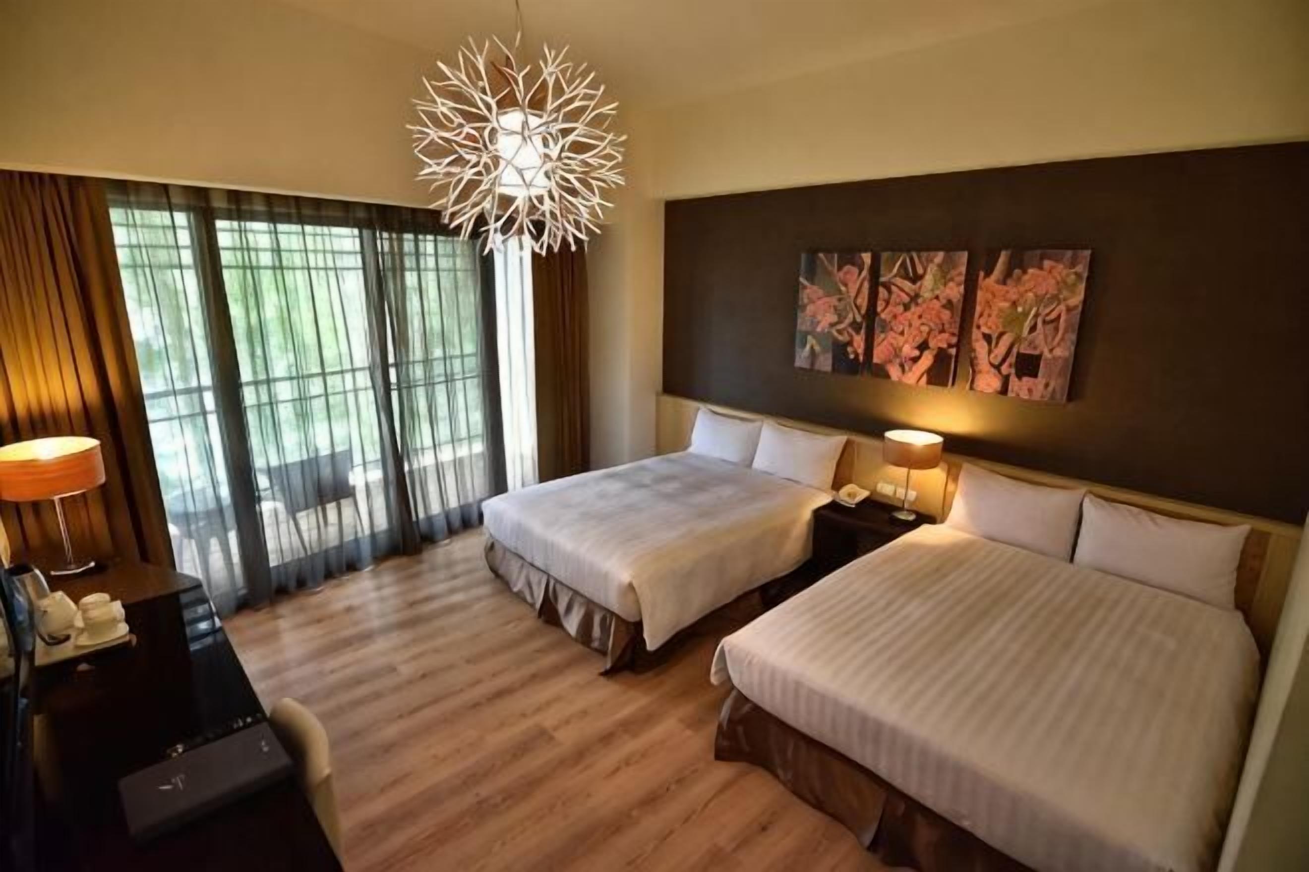 In-room safe, desk, blackout drapes, free cribs/infant beds