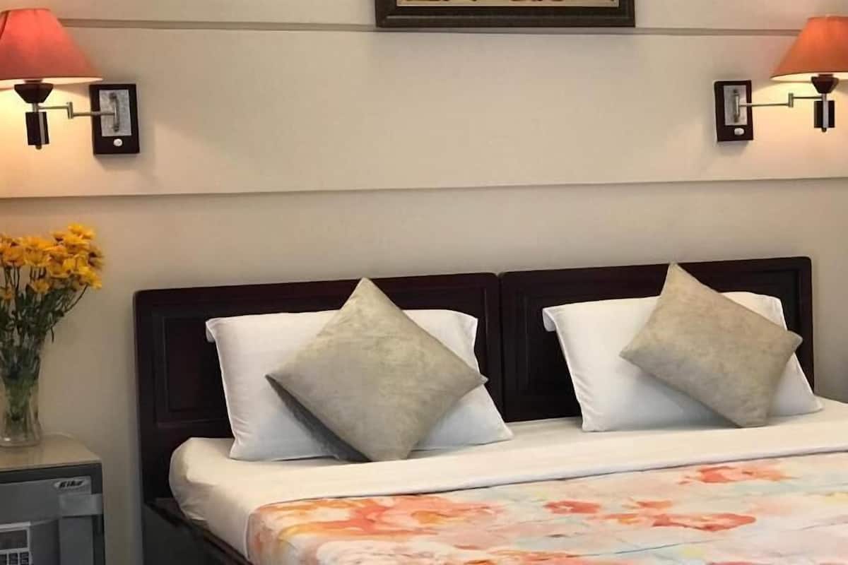 Minibar, caja de seguridad en la habitación y decoración personalizada