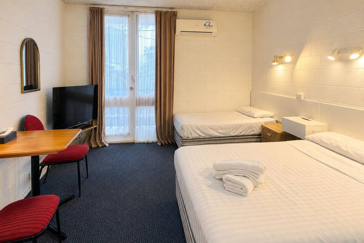 Twin Room | Free WiFi, bed sheets