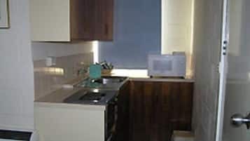 Refrigerador, cafetera y tetera y tetera eléctrica