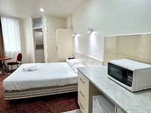 基础双人房 | 免费 WiFi、床单