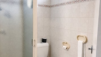 Family Room | Bathroom