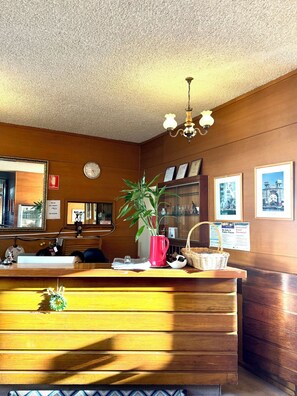 Reception - Pathfinder Motel (Kew)