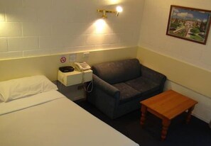 Free WiFi, bed sheets - Pathfinder Motel (Kew)