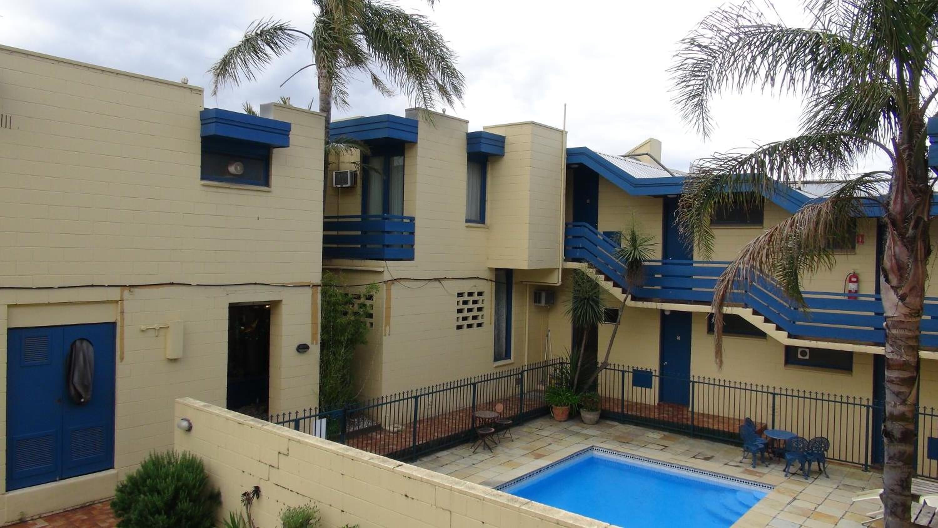 المنشأة من الخارج