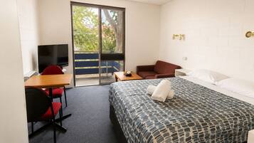 Queen Room | Free WiFi, bed sheets