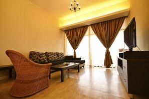 Apartment, 3 Schlafzimmer, Nichtraucher, Stadtblick | Wohnzimmer