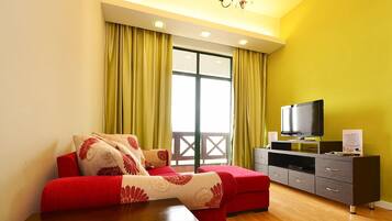 Deluxe Apartment, 2 Bedrooms, Non Smoking, City View | Living room