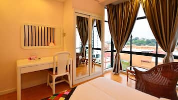 1 bedroom, in-room safe, desk, soundproofing