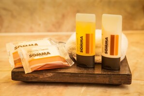 Douche, articles de toilette gratuits, sèche-cheveux