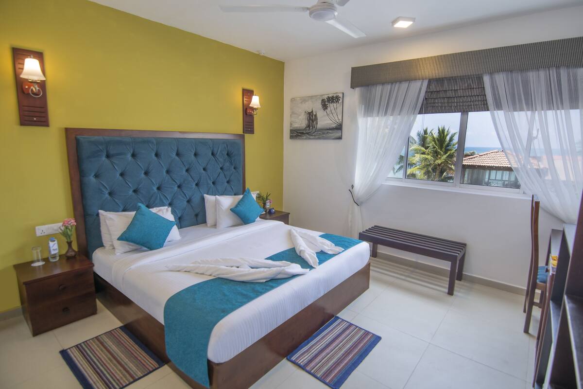 Deluxe Room with Partial Sea View | In-room safe, soundproofing, iron/ironing board, rollaway beds