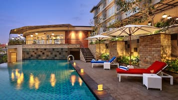 2 outdoor pools, sun loungers