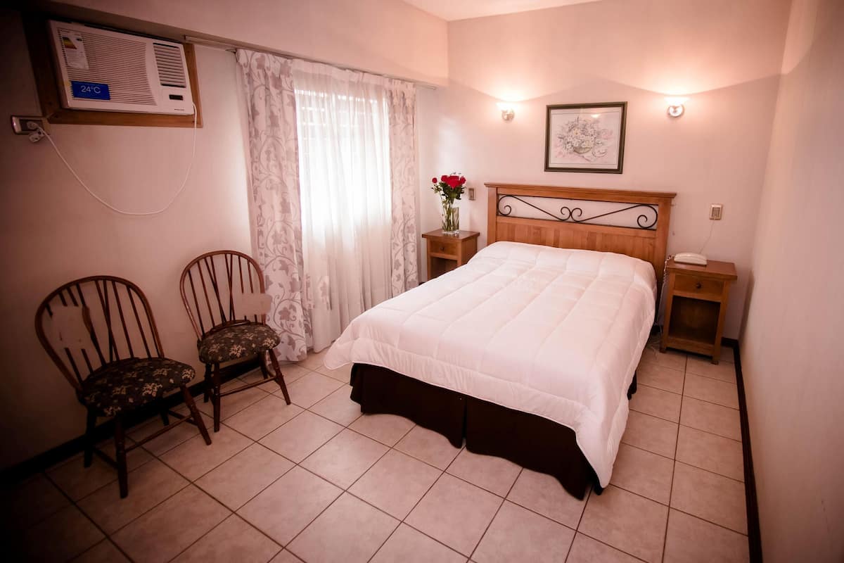 1 bedroom, desk, free WiFi, bed sheets