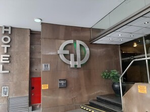 Exterior detail - Esmeralda Palace Hotel (Buenos Aires)