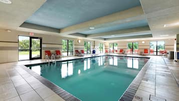 Indoor pool, sun loungers
