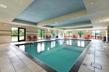 Indoor pool, pool loungers