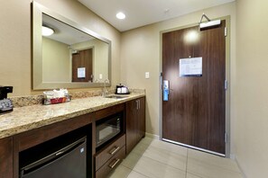 Studio, 2 Queen Beds, Refrigerator & Microwave (Wetbar) | Private kitchen | Fridge, microwave - Hampton Inn & Suites Gulfport I-10 (Gulfport)