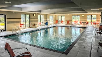 Indoor pool, sun loungers