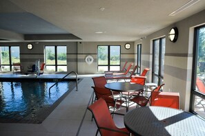 Indoor pool, sun loungers - Hampton Inn & Suites Gulfport I-10 (Gulfport)