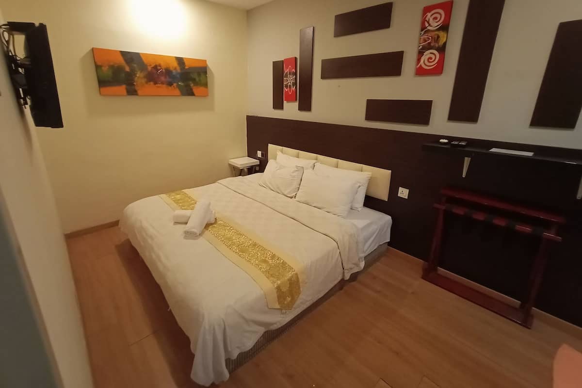 Quarto casal luxo, 1 cama King, para não fumantes | Quartos à prova de som, Wi-Fi de cortesia, individualmente decorados