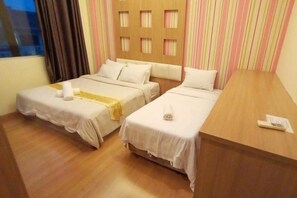 Individually decorated, soundproofing, free WiFi, bed sheets - D' Hotel (Malacca City)