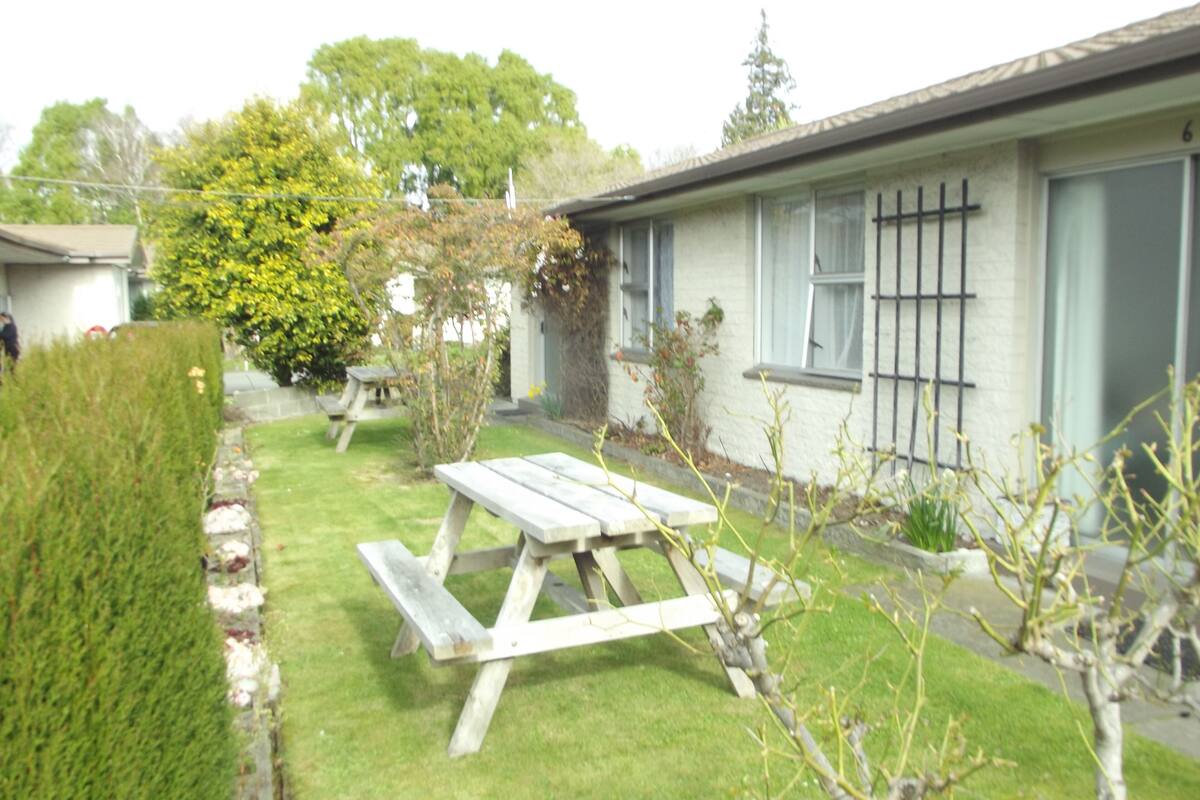 Basic Apartment, 1 Bedroom | Blackout drapes, iron/ironing board, WiFi (free), bed sheets