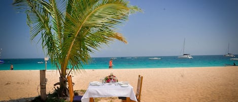 Sulla spiaggia, immersioni subacquee, snorkeling