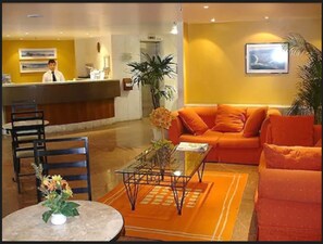 Lobby sitting area - Ducasse Rio Hotel (Rio de Janeiro)