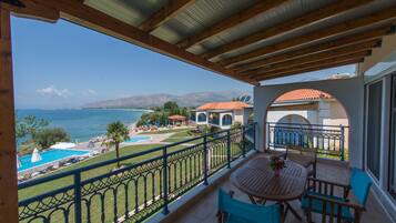 Suite, Poolblick (1st floor) | Schallisolierte Zimmer, kostenloses WLAN, Rollstuhlgeeignet