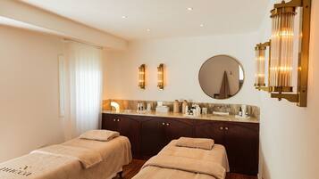 Sauna, hot tub, steam room, body treatments, hydrotherapy, aromatherapy