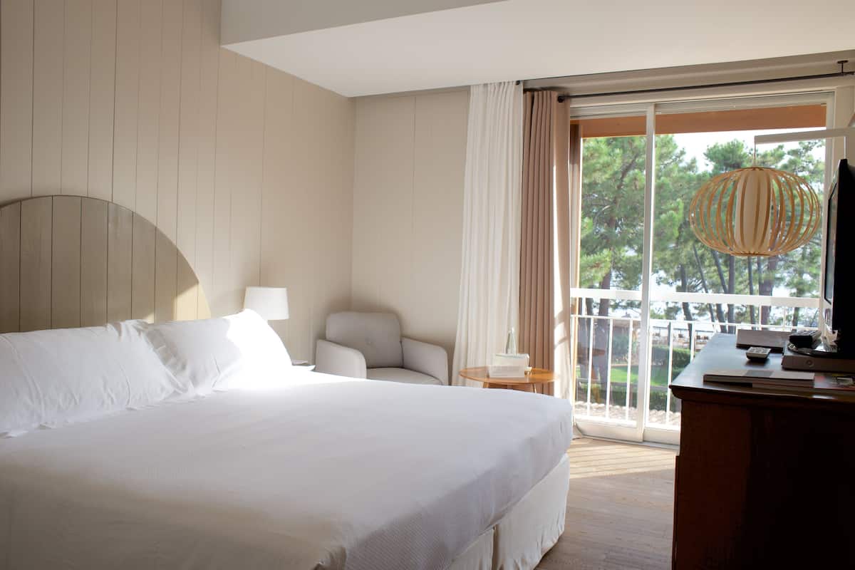 Chambre Standard double | Literie de qualité, lit avec matelas Tempur-Pedic, minibar, coffre-fort