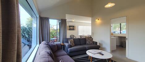 Maison mitoyenne, 2 chambres | Coin séjour