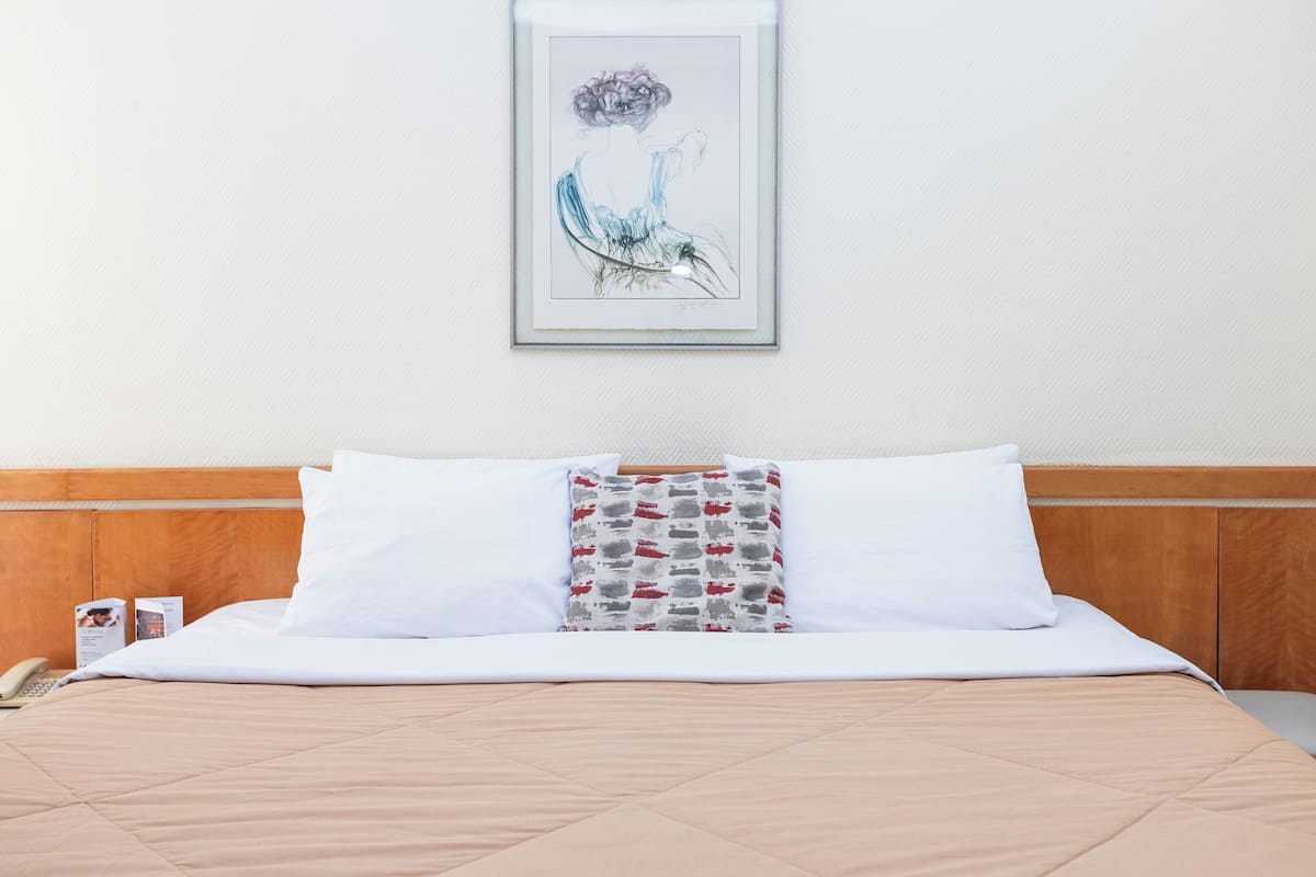 Desk, free WiFi, bed sheets