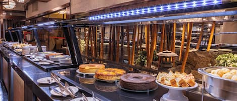 Free daily buffet breakfast