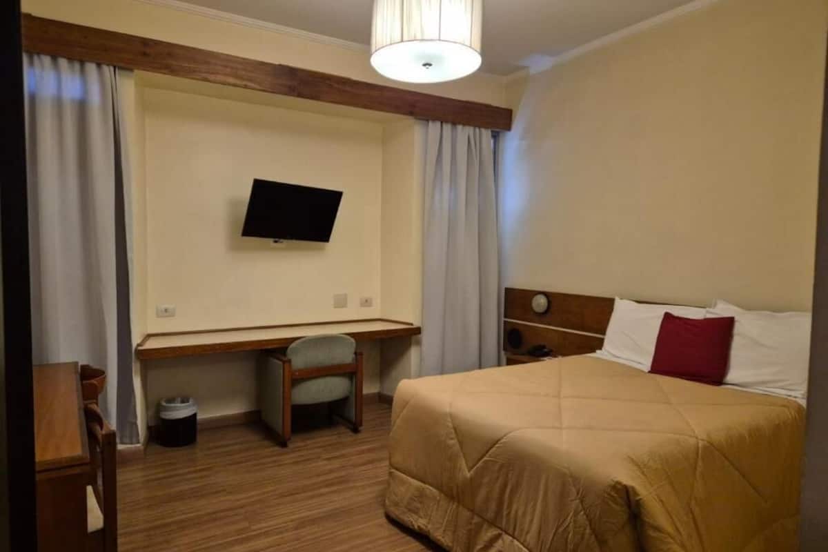1 camera, una scrivania, Wi-Fi gratuito, lenzuola