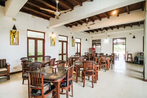 Asian cuisine - OYO 333 Ceylonica Beach Hotel (Negombo)