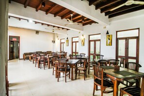 Asian cuisine - OYO 333 Ceylonica Beach Hotel (Negombo)