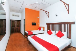 Family Room | Individually furnished, desk, bed sheets - OYO 333 Ceylonica Beach Hotel (Negombo)