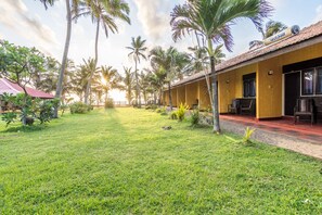 Garden - OYO 333 Ceylonica Beach Hotel (Negombo)