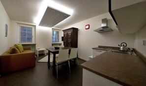 Individually furnished, desk, laptop workspace, soundproofing - Coeur de Ville Apartements (Aosta)