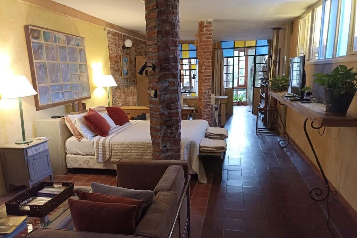 1 bedroom, desk, free WiFi, bed sheets