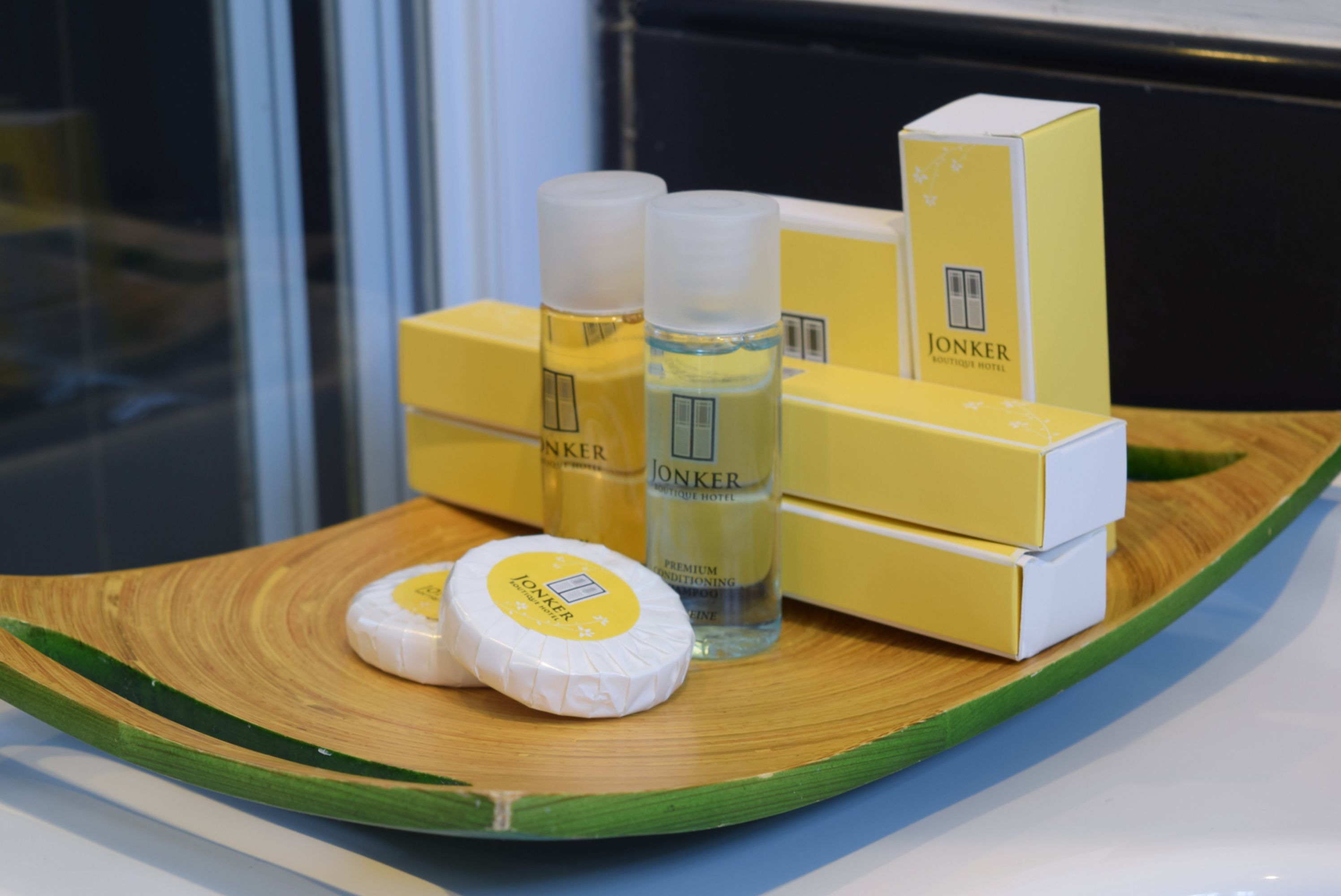 superior room, 1 queen bed, non smoking, bathtub | bathroom amenities | free toiletries, hair dryer, slippers, towels