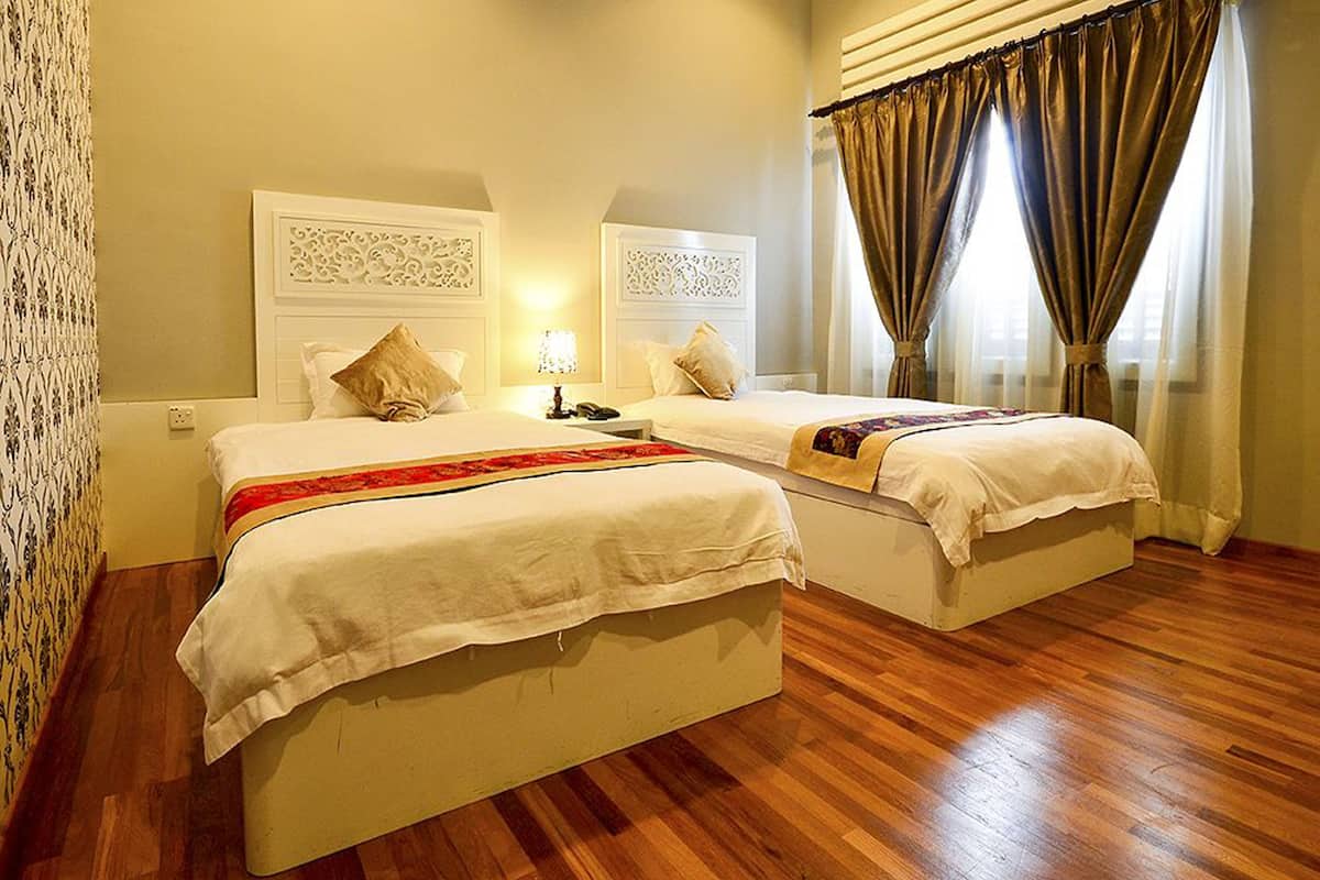 premier room, 1 king bed, non smoking, bathtub | premium bedding, minibar, in-room safe, desk