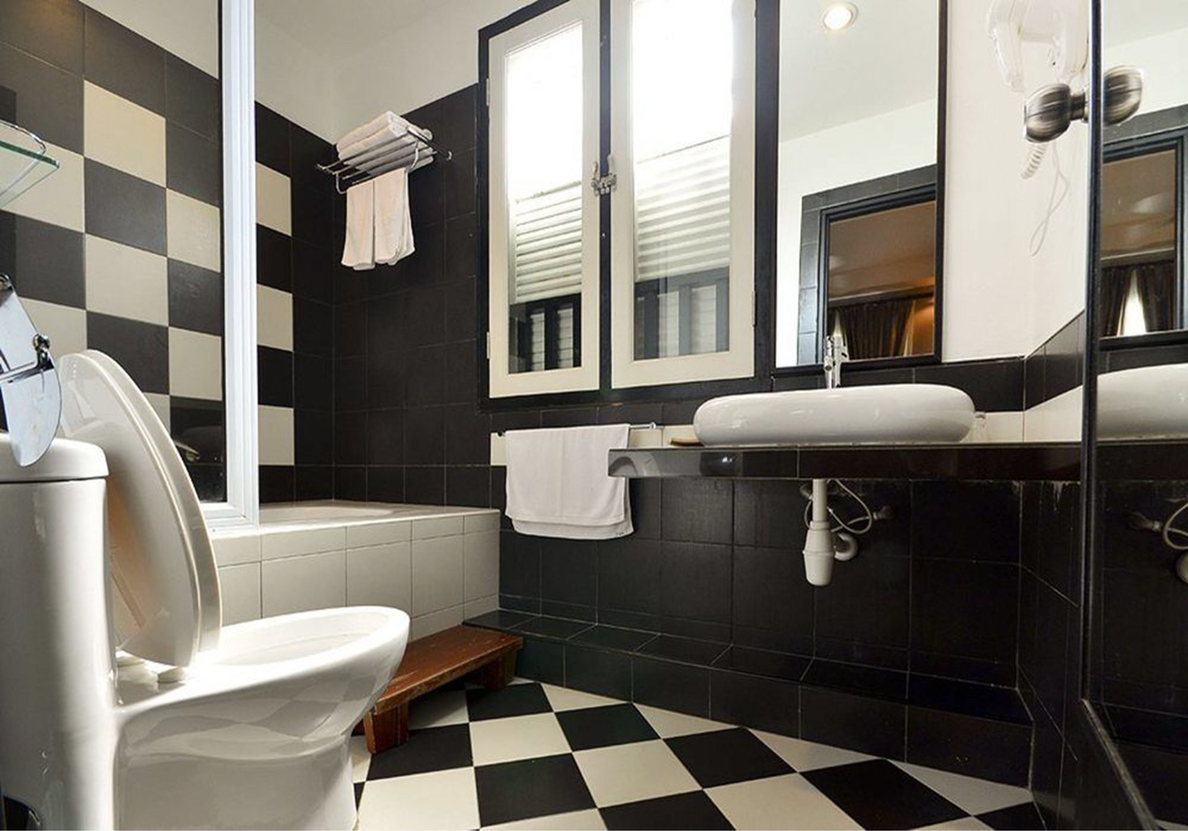 premier room, 1 king bed, non smoking, bathtub | bathroom | free toiletries, hair dryer, slippers, towels