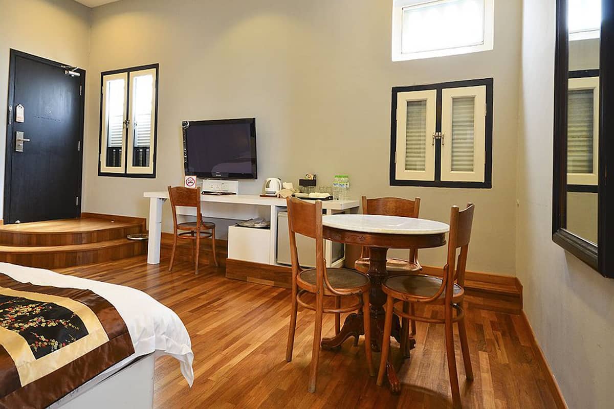 Grand Deluxe Family Room | 1 bedroom, premium bedding, minibar, in-room safe