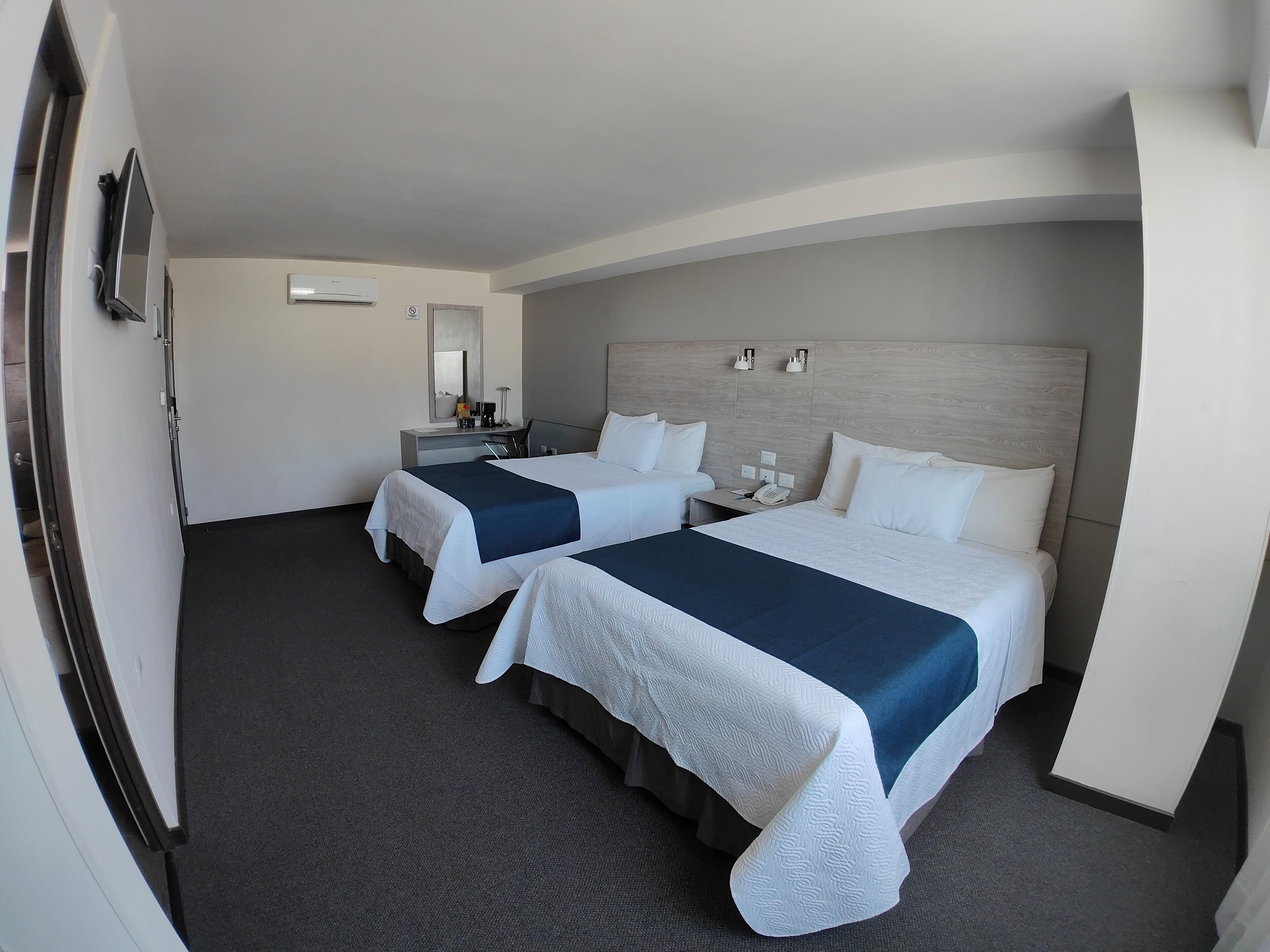 deluxe room, 1 bedroom | in-room safe, blackout curtains, soundproofing, iron/ironing board
