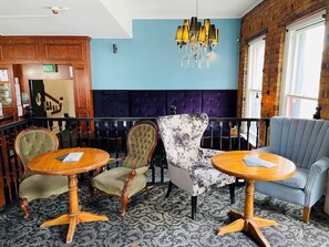 Lunch and dinner served - The Shakespeare Hotel (Auckland)