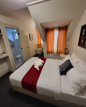 Double Room, 1 Queen Bed - The Shakespeare Hotel (Auckland)