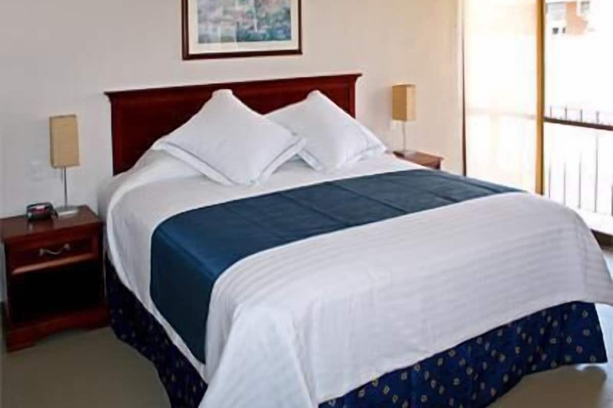 Hypo-allergenic bedding, minibar, in-room safe, blackout drapes